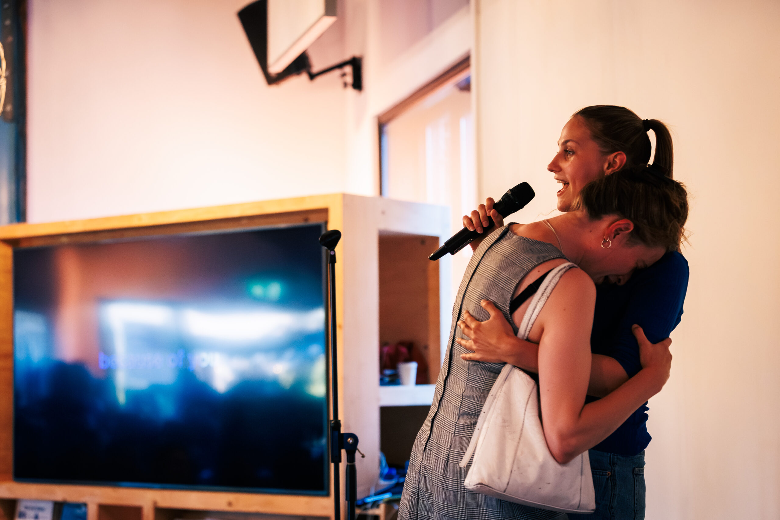 Cries In Karaoke 2 © Christein Van Hoffen In Opdracht Van Theaterschip