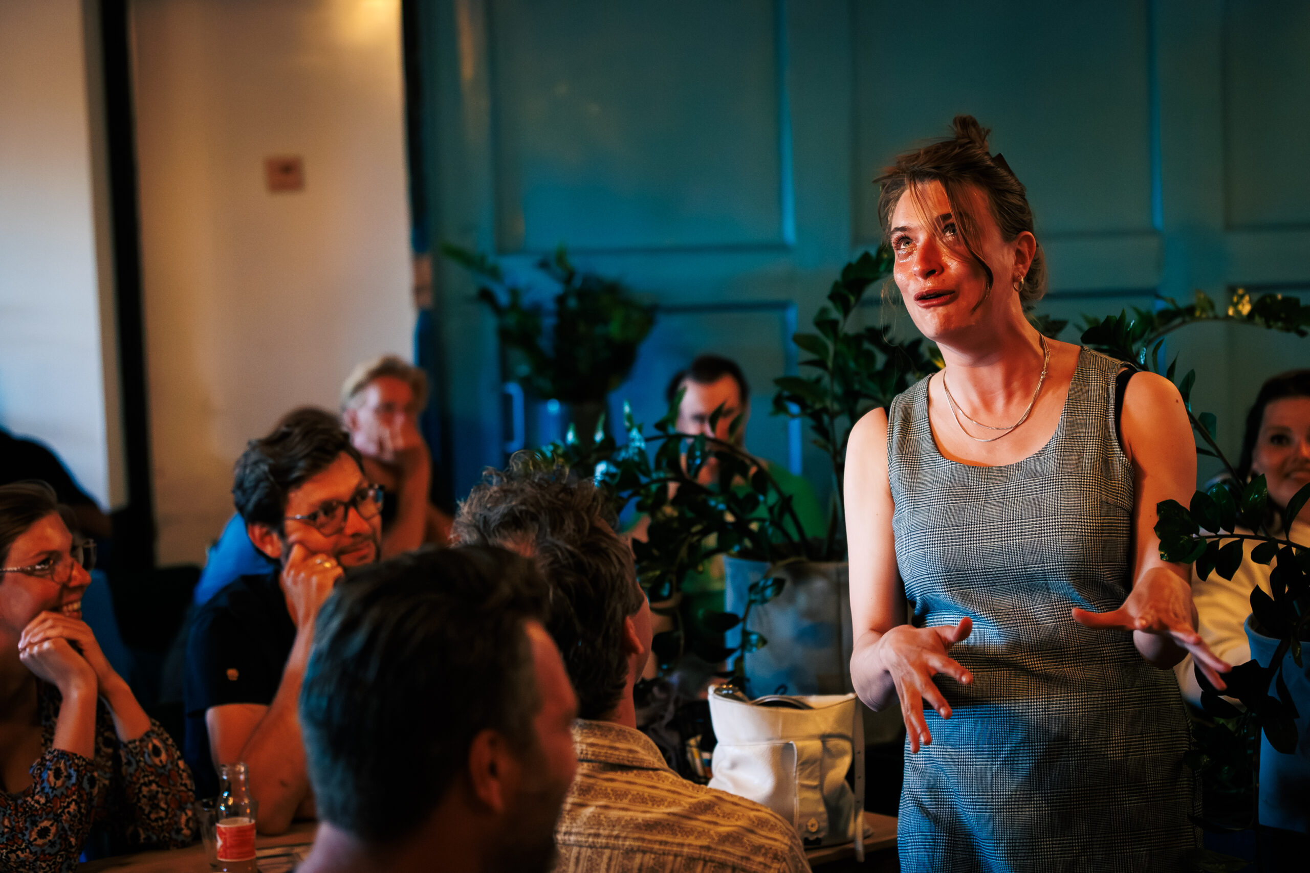 Cries In Karaoke 3 © Christein Van Hoffen In Opdracht Van Theaterschip