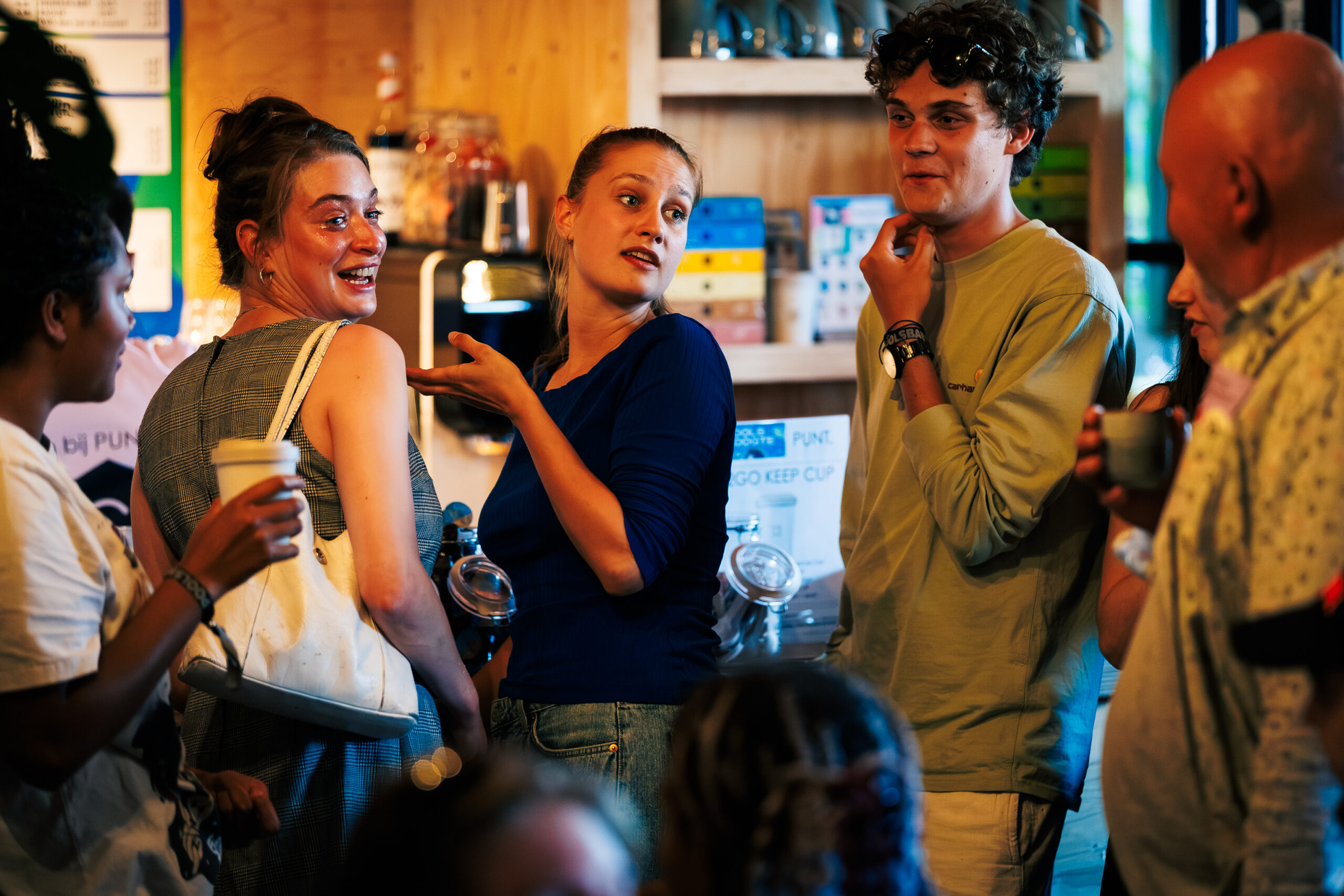 Cries In Karaoke 5 © Christein Van Hoffen In Opdracht Van Theaterschip