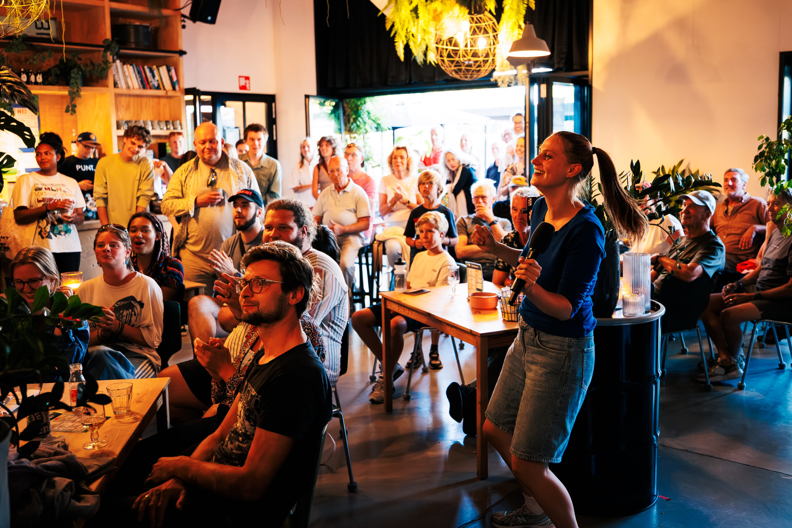 Cries In Karaoke 8 © Christein Van Hoffen In Opdracht Van Theaterschip